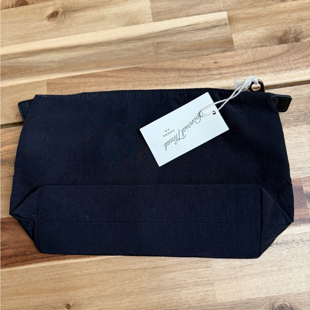 Universal Thread Cosmetics Pouch - Picture 1 of 5